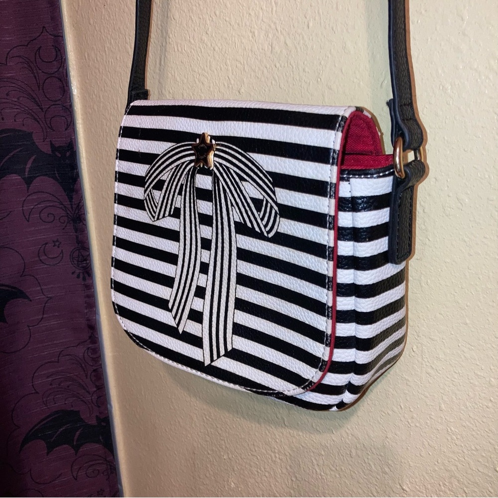 2/$15! TH small crossbody bag